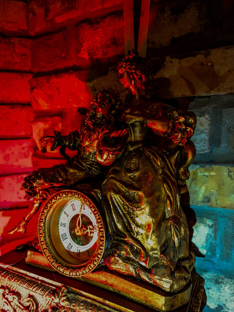 Детектив, з актором Шерлок Холмс: Вбивства в замку